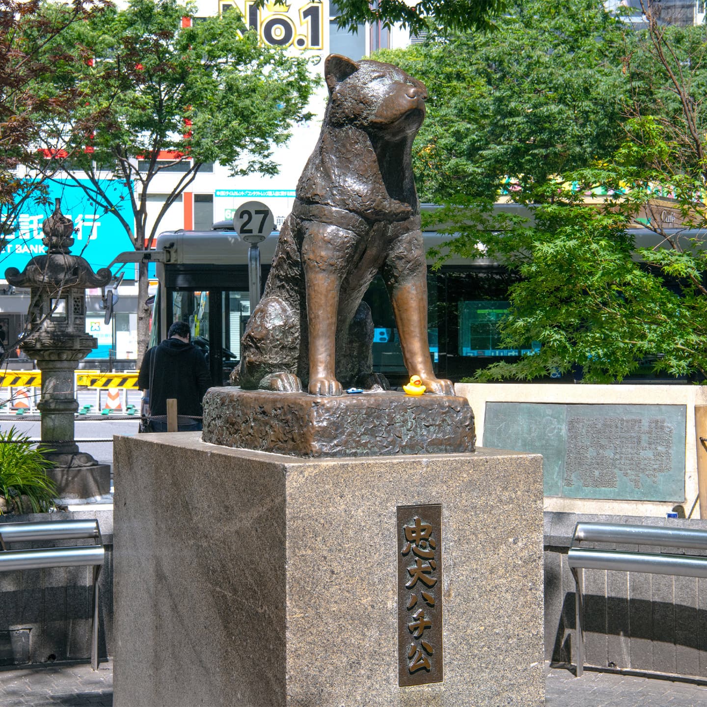 Meet at Shibuya Station and start the tour.