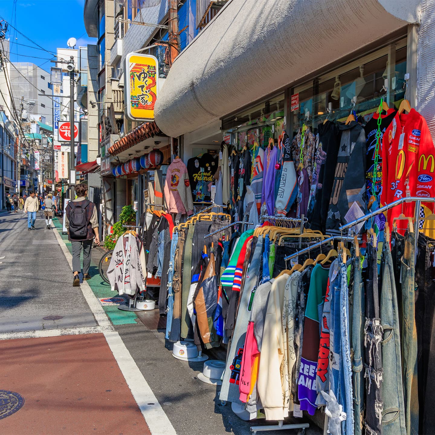 Meet at Shimokitazawa Station and start the tour.